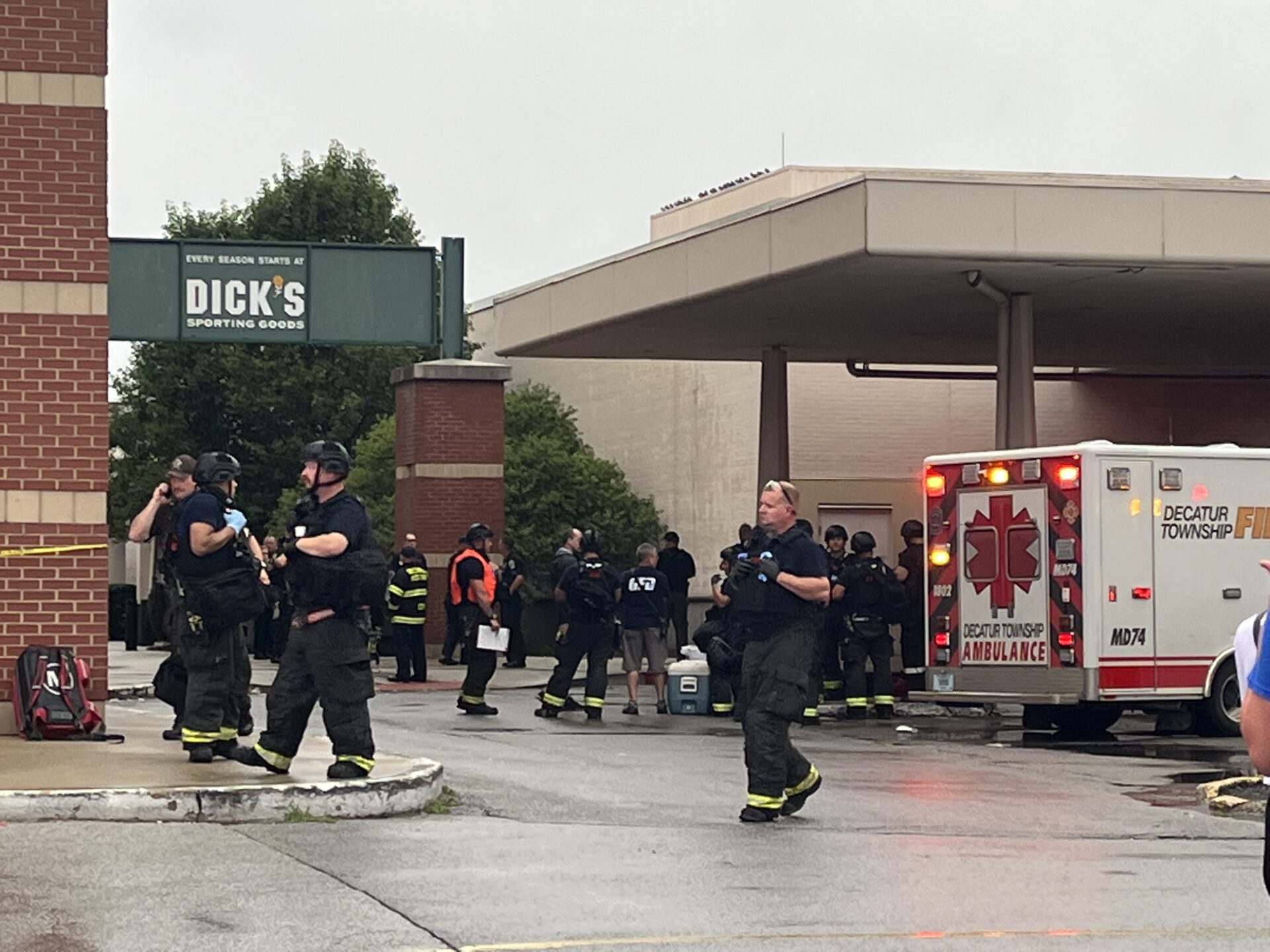 Four Dead Two Stable After Shooting At Greenwood Park Mall Daily Journal