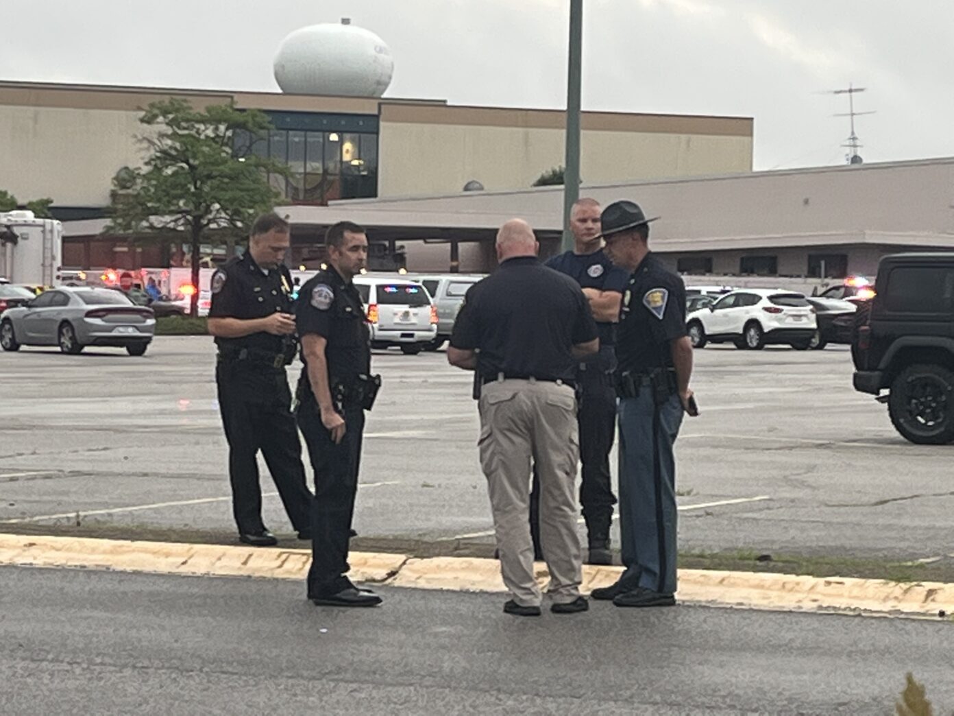 Four Dead Two Stable After Shooting At Greenwood Park Mall Daily Journal