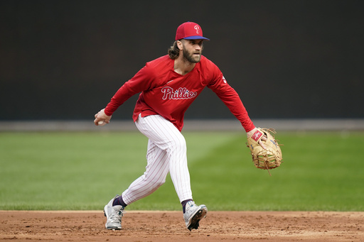 Phillies' Long in search of hits, seeks 3rd Series ring