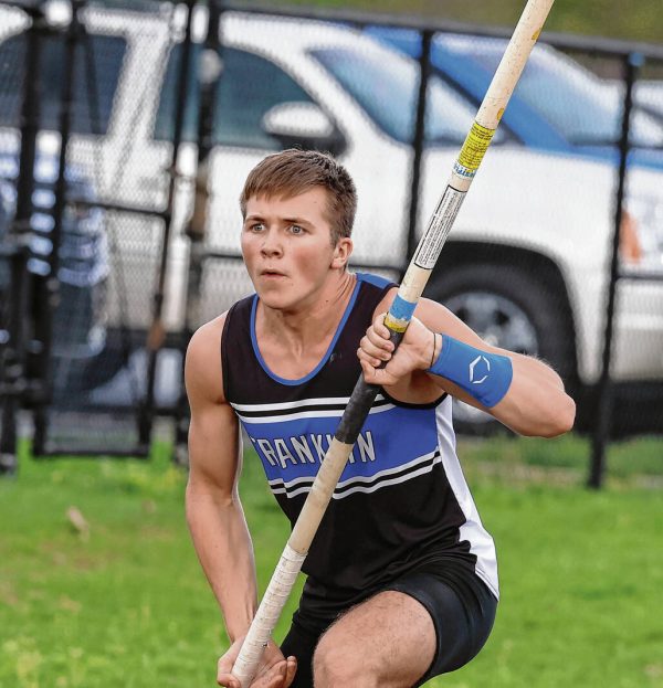Franklin senior Sommers continues improvement in pole vault