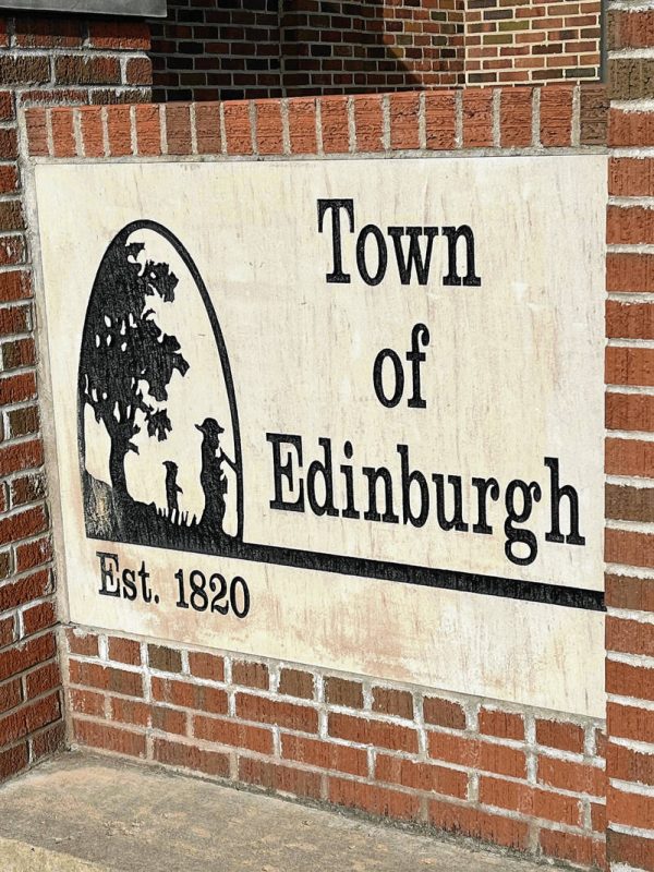 Edinburgh seeking town manager applications